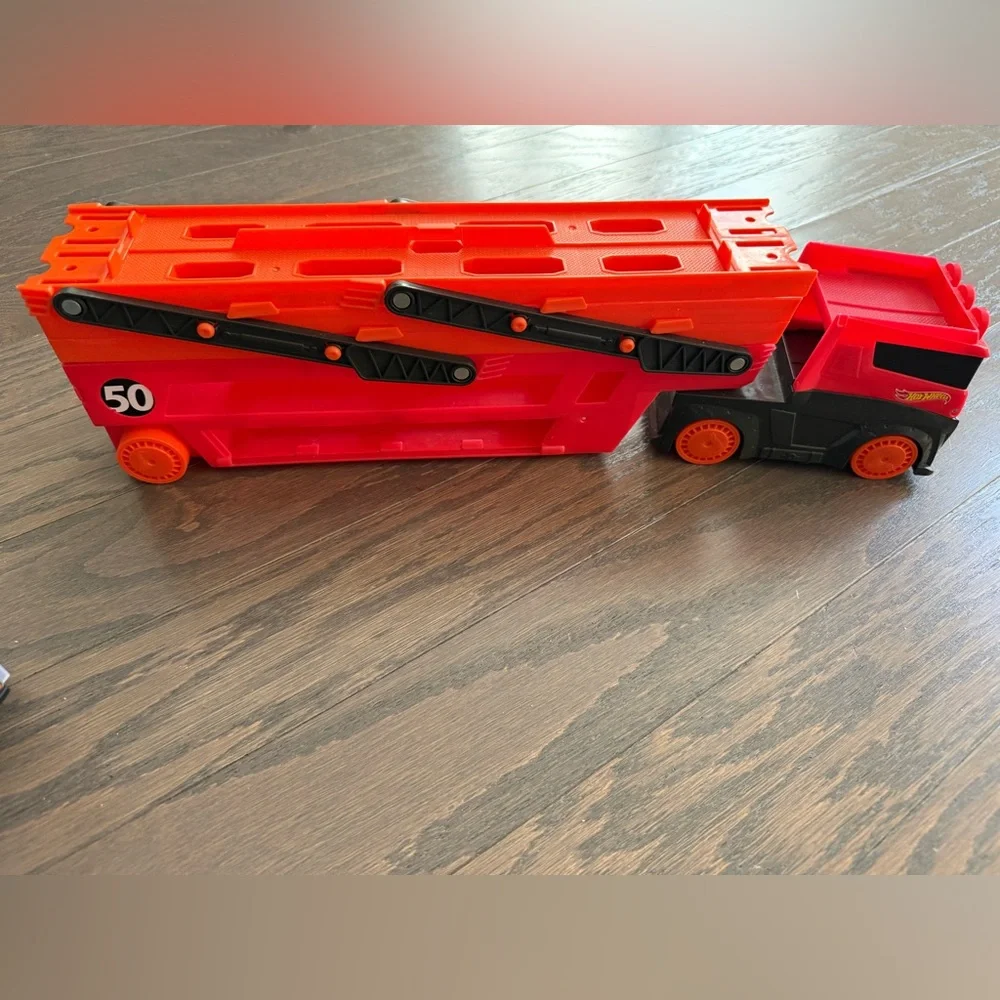Hot Wheels Mega Hauler Truck (2015) holds 50 cars - NEW in box